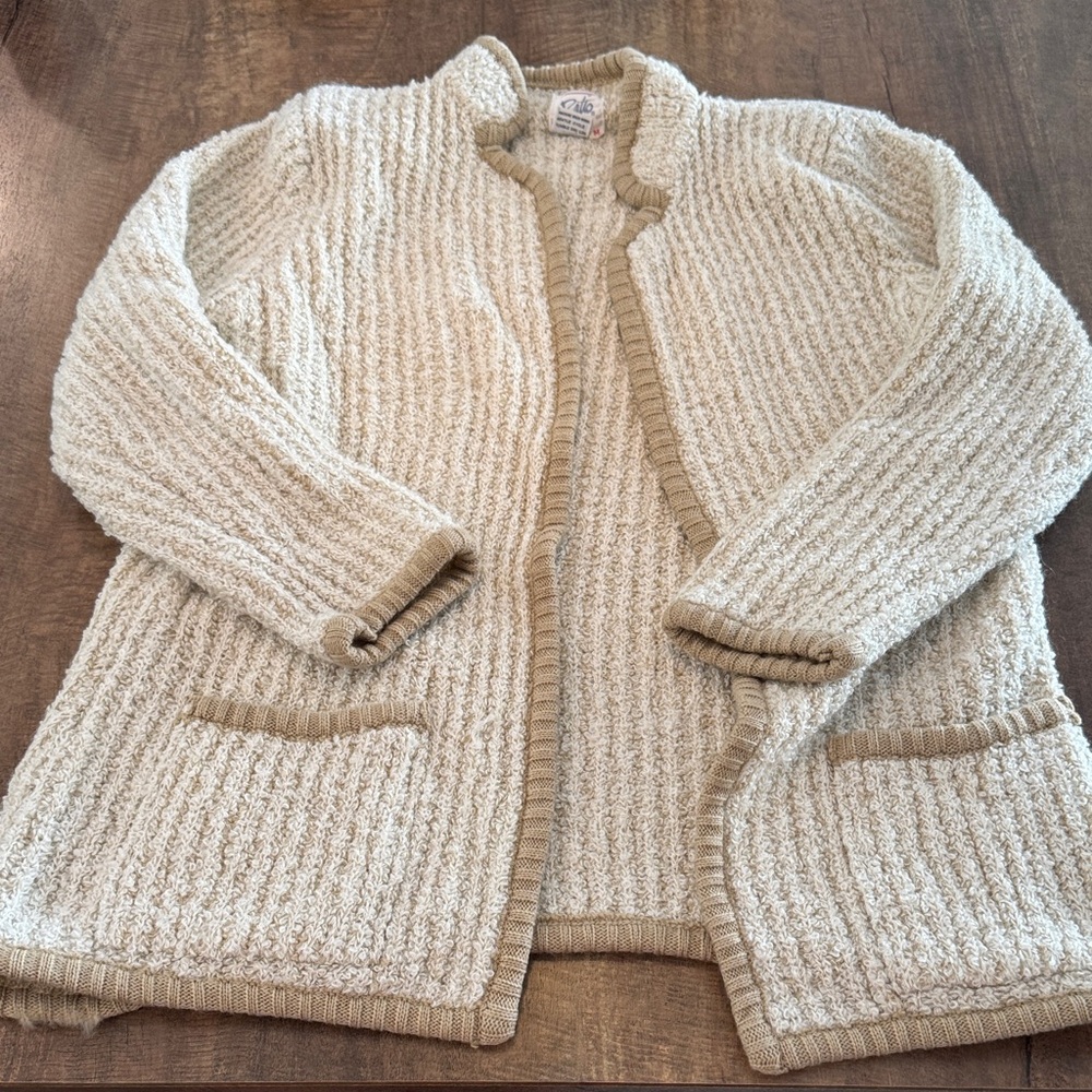 Elegant Cream and‎ Tan Knit Cardigan